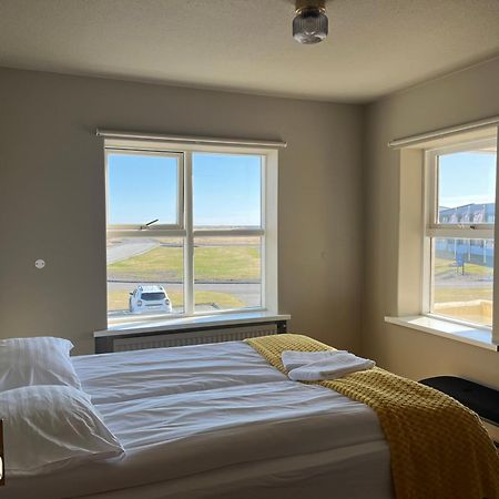 Guesthouse Hvammur By The Harbour Хофн Экстерьер фото
